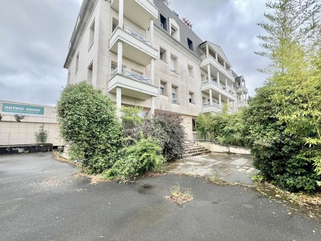 Office in Saint-Maur-des-Fossés for lease Building Photo- Image 1 of 8