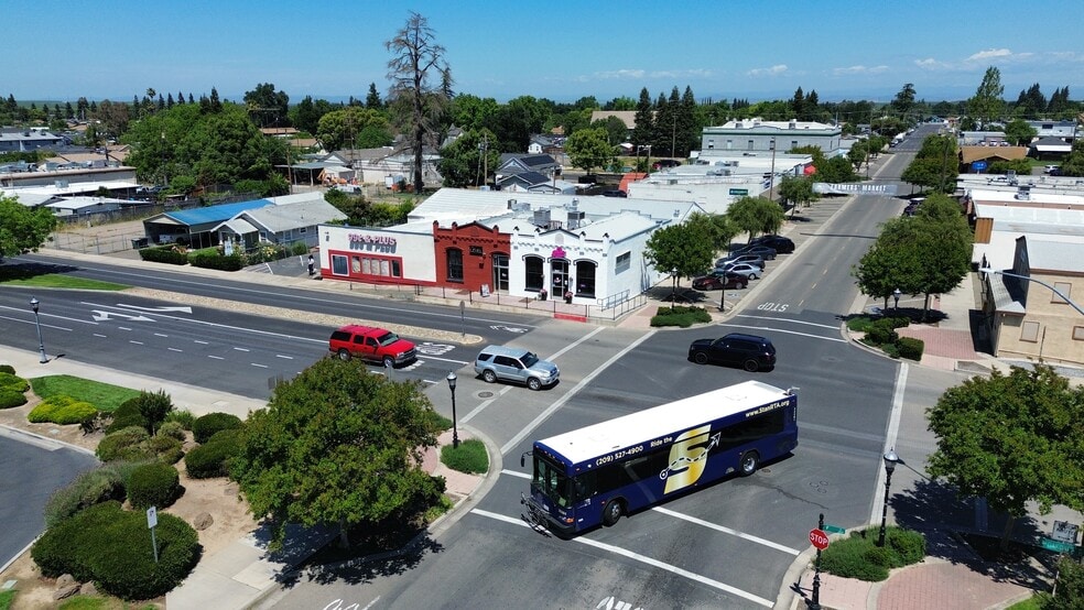 304 F St, Waterford, CA for sale - Building Photo - Image 1 of 11