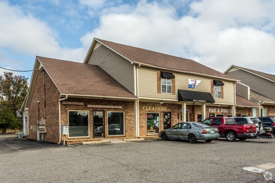 910 Goodman Rd E, Southaven, MS à louer - Photo principale - Image 1 de 6