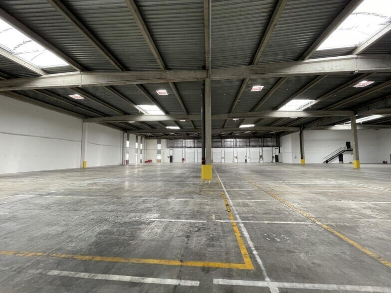 Flex in Corbas for lease - Interior Photo - Image 3 of 16