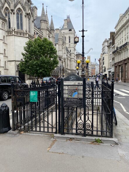 The Strand Former Public Conveniences, London for lease - Building Photo - Image 1 of 4