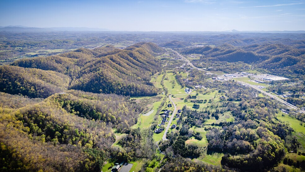 115 Cedar Creek Rd, Bristol, TN à vendre - Photo du bâtiment - Image 3 de 9