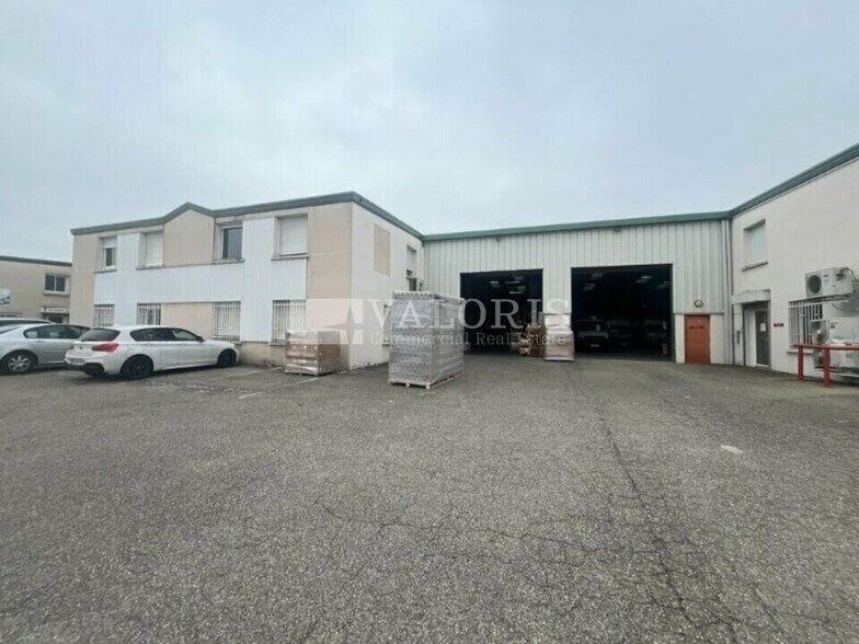 Flex in Chassieu for lease - Building Photo - Image 1 of 13