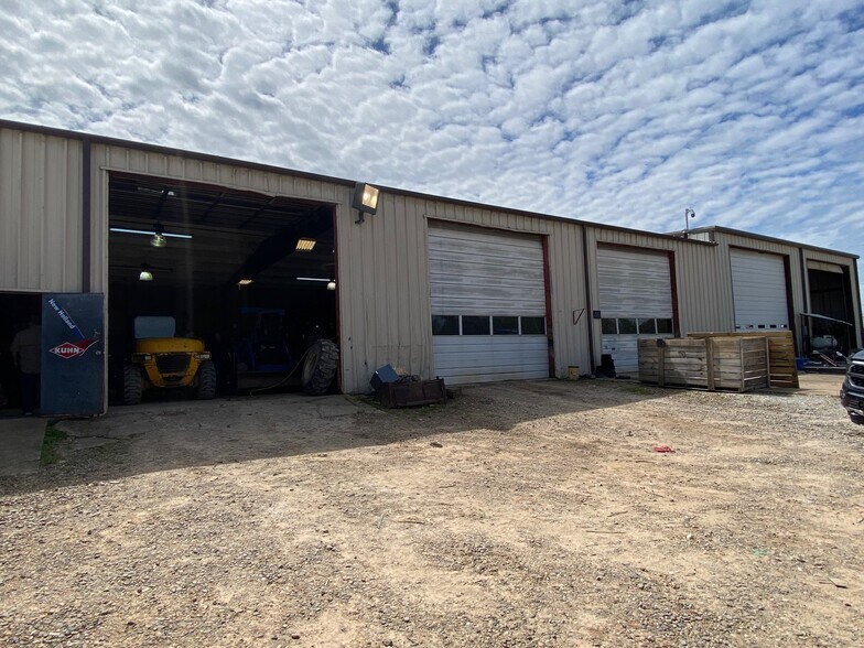 425 E Front St, De Kalb, TX à vendre - Photo du bâtiment - Image 2 de 19