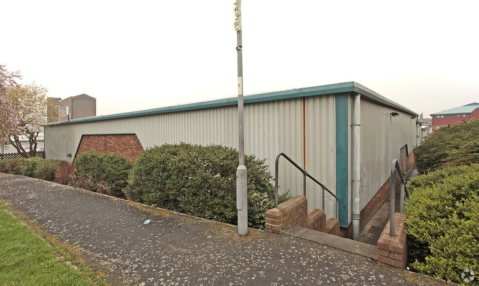 19 Great Russell Ct, Bradford à louer - Photo du bâtiment - Image 2 de 12