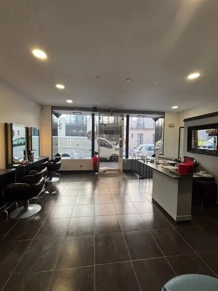 29 Rue De L'Arcade, Paris for lease - Interior Photo - Image 2 of 9