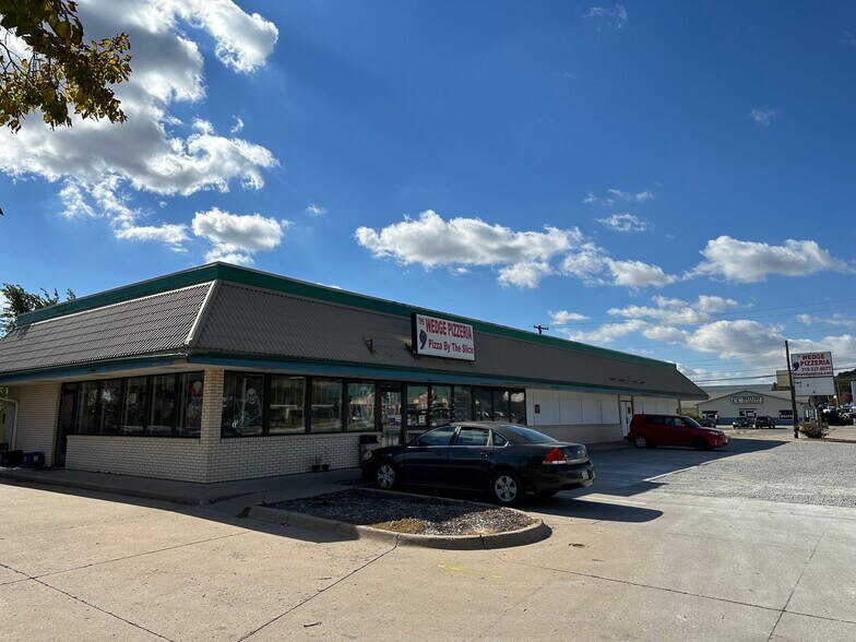 521 Highway 1 W, Iowa City, IA à vendre - Photo du bâtiment - Image 3 de 5