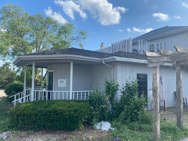 21445 Gumina Rd, Brookfield, WI à vendre Photo du bâtiment- Image 1 de 87