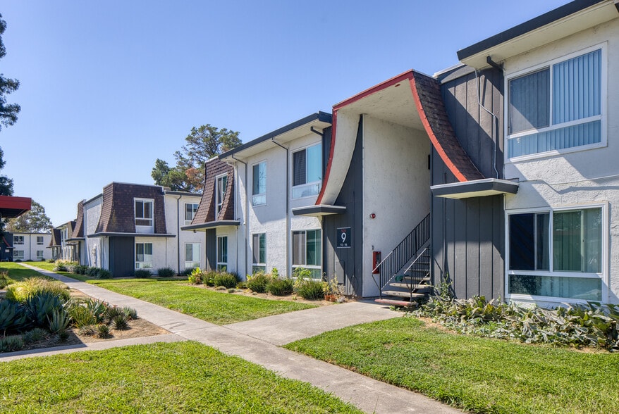 10055 Terra Loma Dr, Rancho Cordova, CA for sale - Building Photo - Image 2 of 11