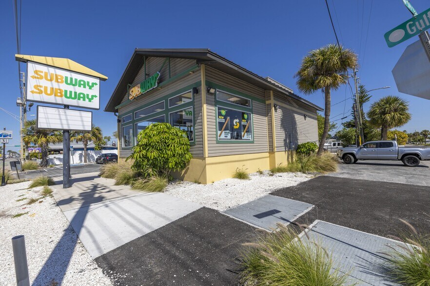 5901 Gulf Blvd, Saint Petersburg, FL à vendre - Photo du bâtiment - Image 1 de 1