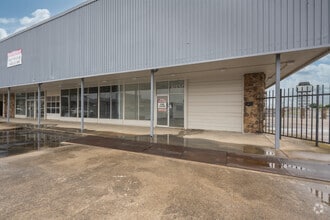 8101-8155 W Camp Bowie Blvd, Fort Worth, TX for lease Building Photo- Image 2 of 6