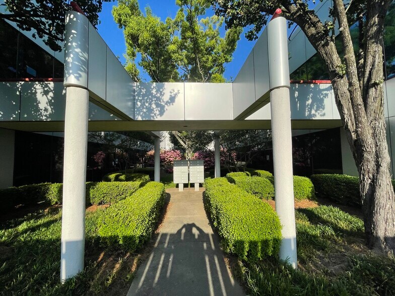 1465 Northside Dr NW, Atlanta, GA for lease - Building Photo - Image 2 of 3