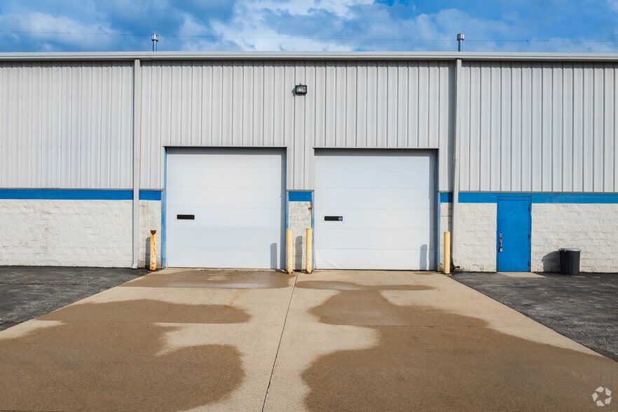 6610 Fairfield Dr, Northwood, OH for lease - Building Photo - Image 3 of 7