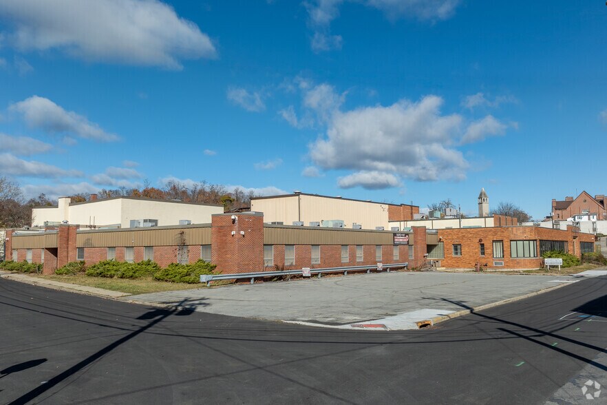 40 Mulberry St, Middletown, NY à louer - Photo du bâtiment - Image 3 de 10