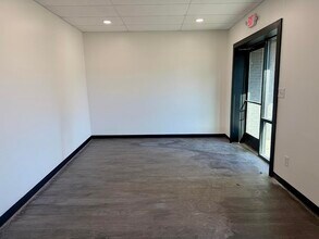 2909 E Oakland Ave, Johnson City, TN for lease Interior Photo- Image 2 of 7