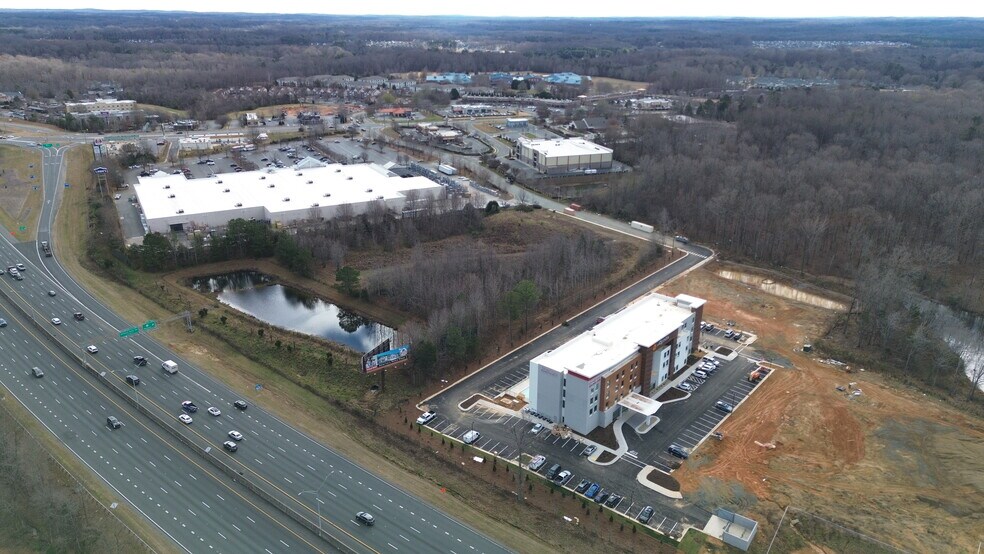 204 Lowes Blvd, Mebane, NC à louer - Aérien - Image 3 de 6