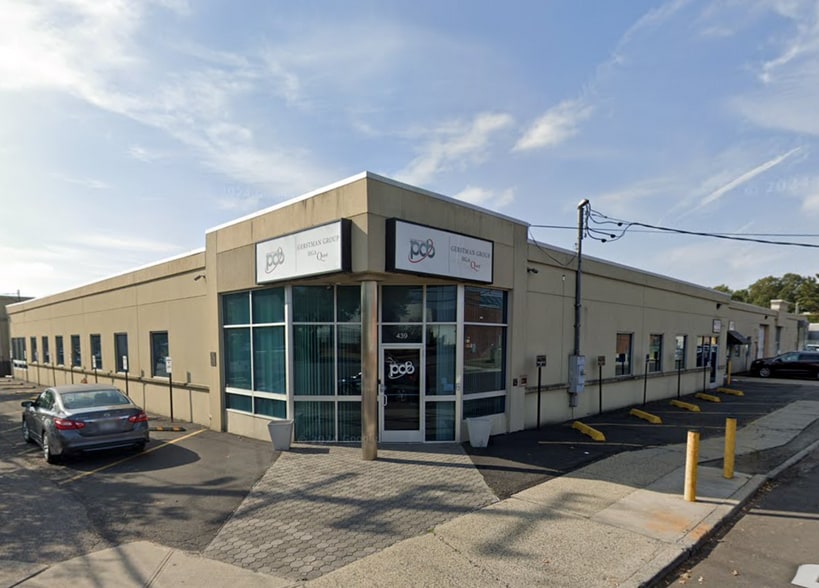 439 Oak St, Garden City, NY for lease - Building Photo - Image 3 of 7