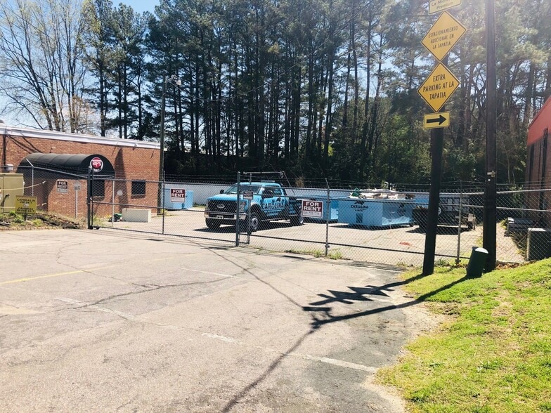 1716 St Albans Dr, Raleigh, NC for lease - Building Photo - Image 2 of 10