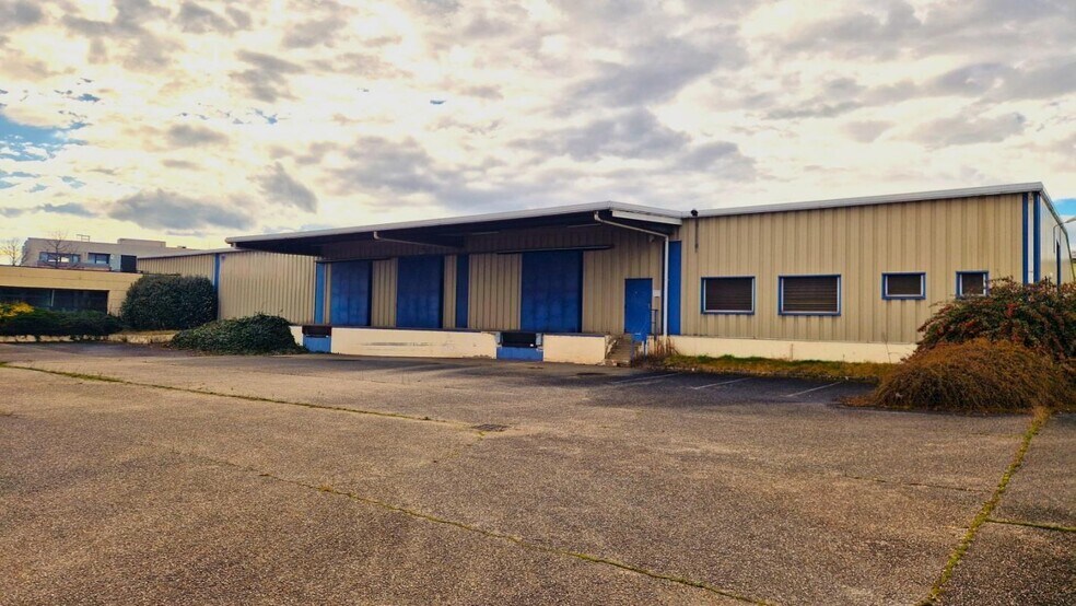 50 Rue Du Mollaret, Saint-Quentin-Fallavier for sale - Building Photo - Image 1 of 12