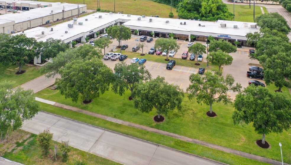 457-491 This Way St, Lake Jackson, TX à vendre - Photo du bâtiment - Image 3 de 4