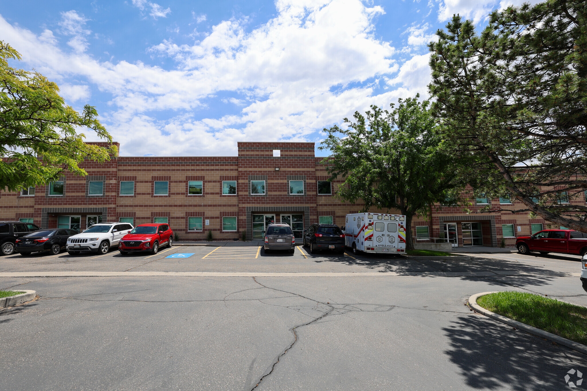 461-489 W Parkland Dr, Sandy, UT for lease Primary Photo- Image 1 of 44