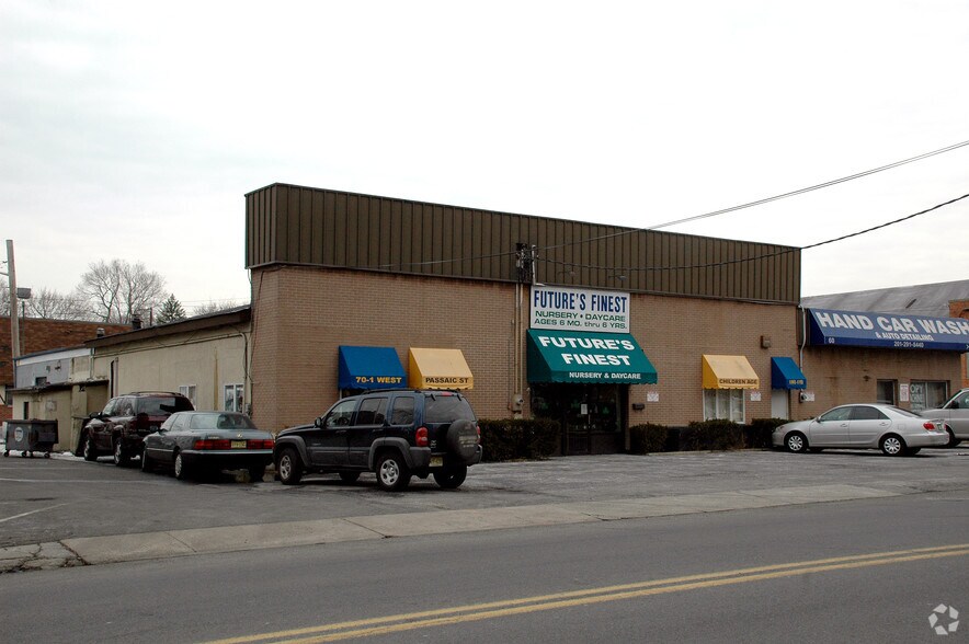 60 W Passaic St, Rochelle Park, NJ à louer - Photo du bâtiment - Image 3 de 4