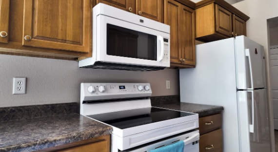 31 Sunset Dr, Camdenton, MO for sale - Interior Photo - Image 3 of 30
