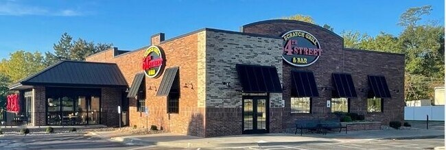 More details for 815 SE 3rd St, Lee's Summit, MO - Retail for Sale