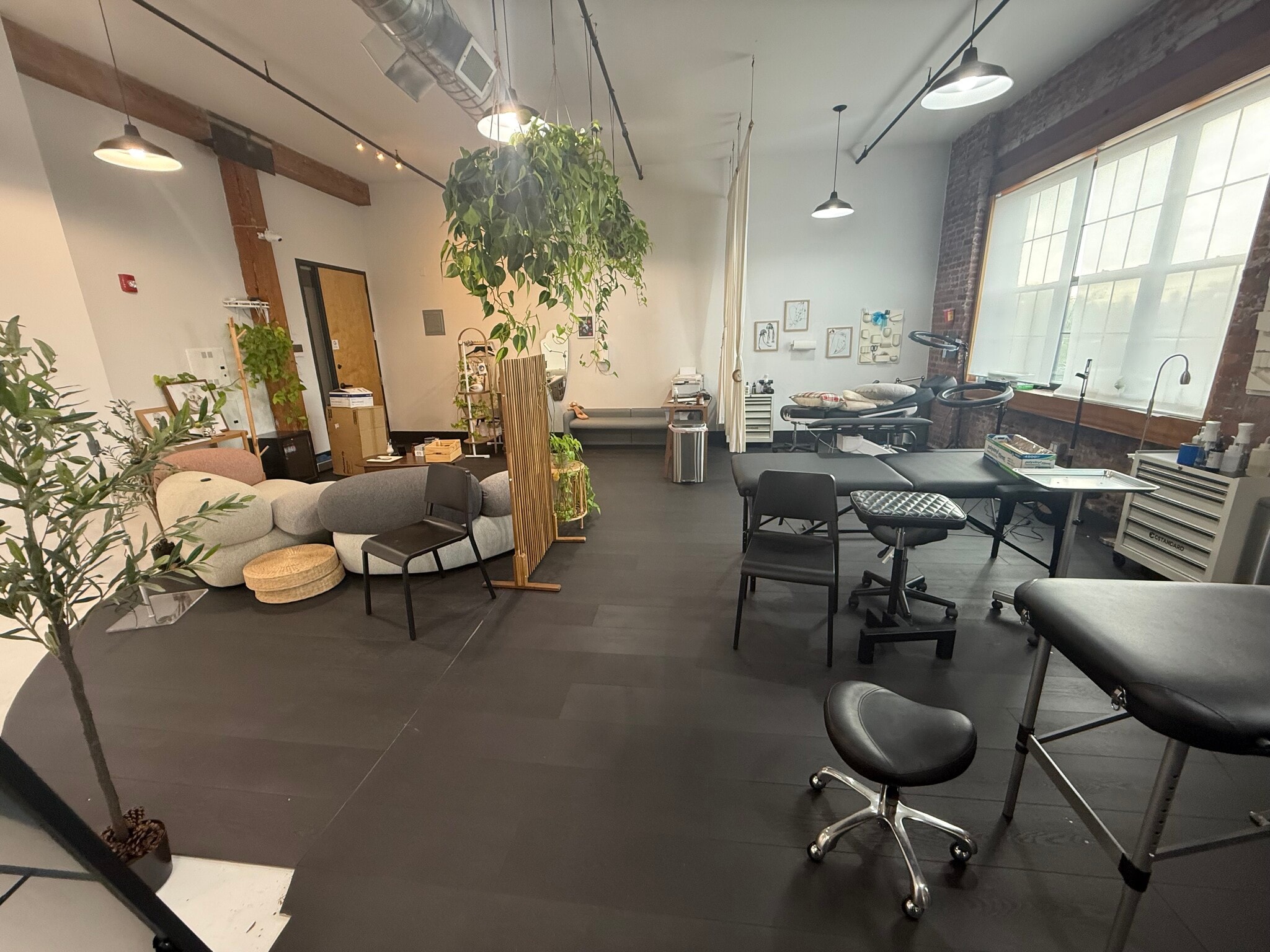 456 Johnson Ave, Brooklyn, NY for lease Interior Photo- Image 1 of 5