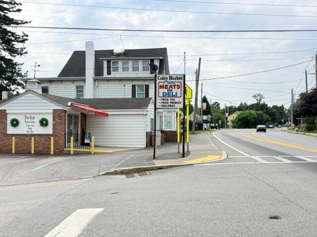 Plus de détails pour 2147 Albany Post Rd, Montrose, NY - Commerce de détail à vendre