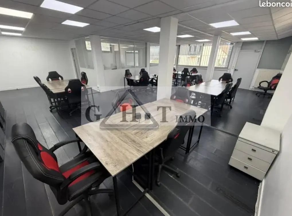 Office in Montreuil for sale Interior Photo- Image 1 of 8