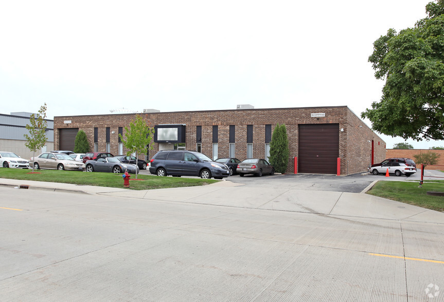 3160 Commercial Ave, Northbrook, IL for sale - Primary Photo - Image 1 of 1