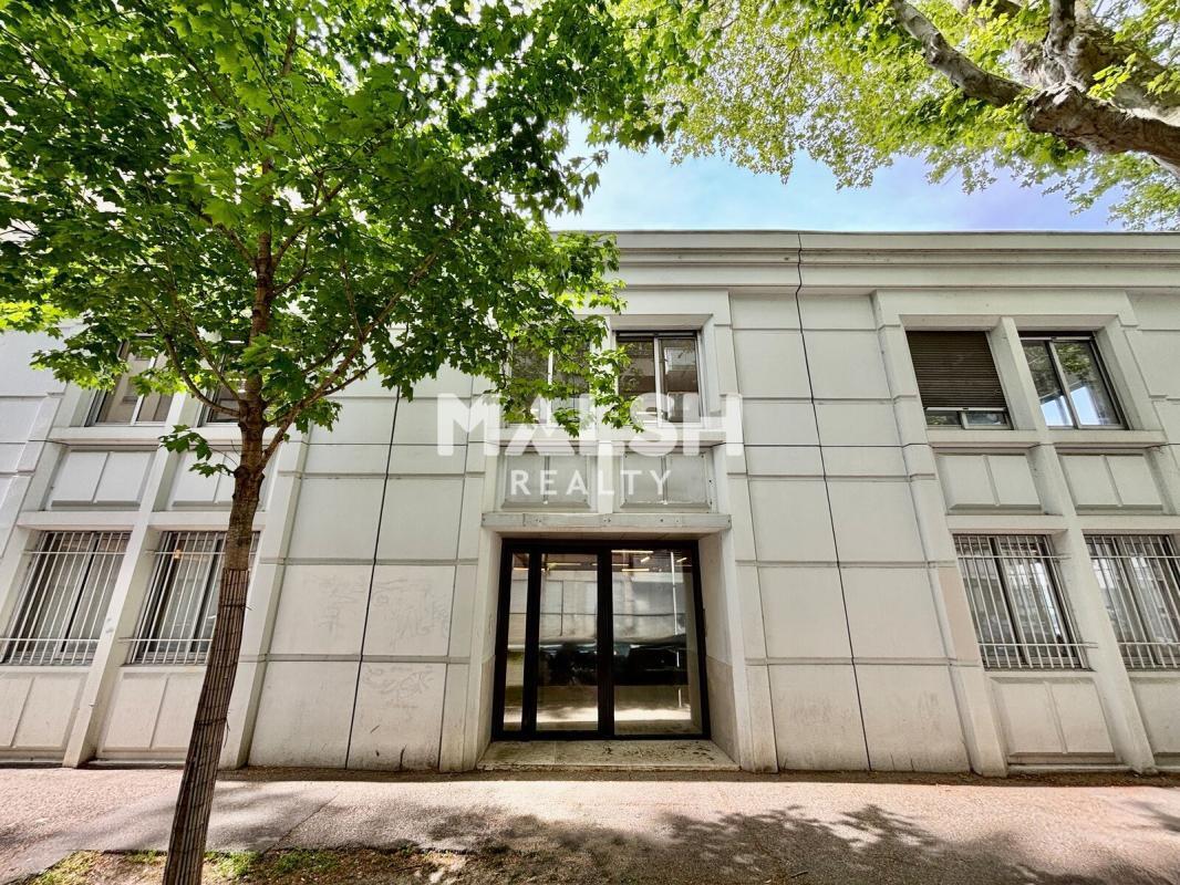 Office in Villeurbanne for sale Building Photo- Image 1 of 15