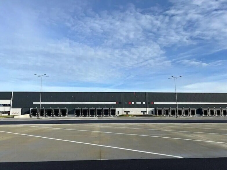 Industrial in Oudalle for lease - Building Photo - Image 1 of 11