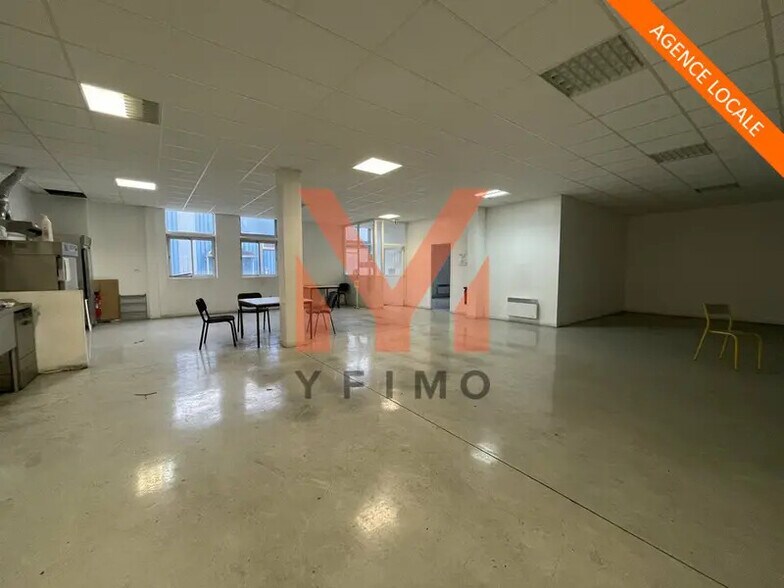 Flex in Les Mureaux for lease - Interior Photo - Image 2 of 6