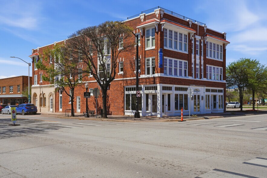 1200 W Magnolia Ave, Fort Worth, TX à louer - Photo du bâtiment - Image 3 de 17