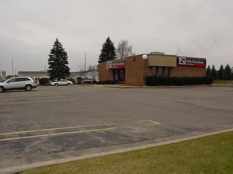 1219 N Mitchell St, Cadillac, MI à louer - Photo principale - Image 1 de 54