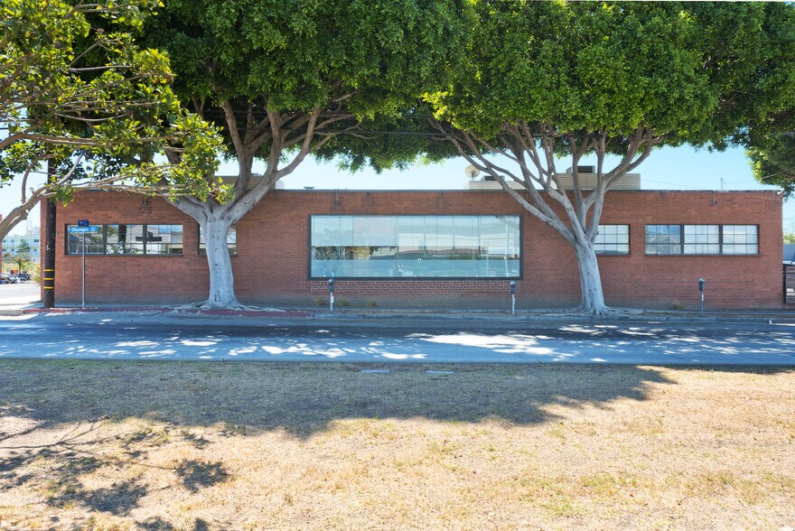 1728 Olympic Blvd, Santa Monica, CA à louer - Photo du bâtiment - Image 2 de 8