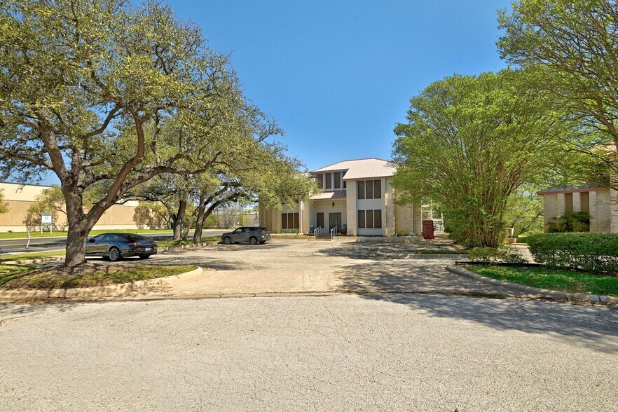 8733 Shoal Creek Blvd, Austin, TX à vendre - Photo du bâtiment - Image 2 de 17