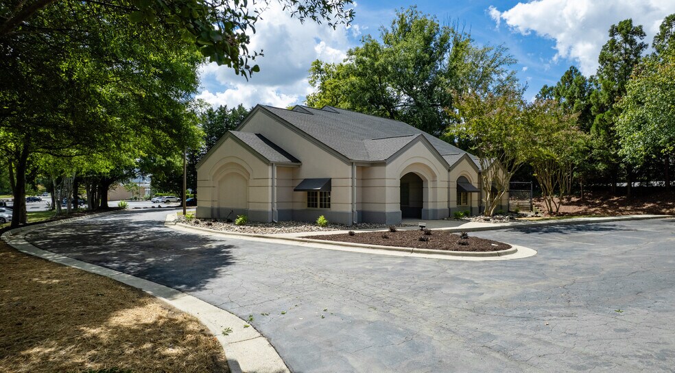 110 E Carver St, Durham, NC à louer - Photo du bâtiment - Image 2 de 17