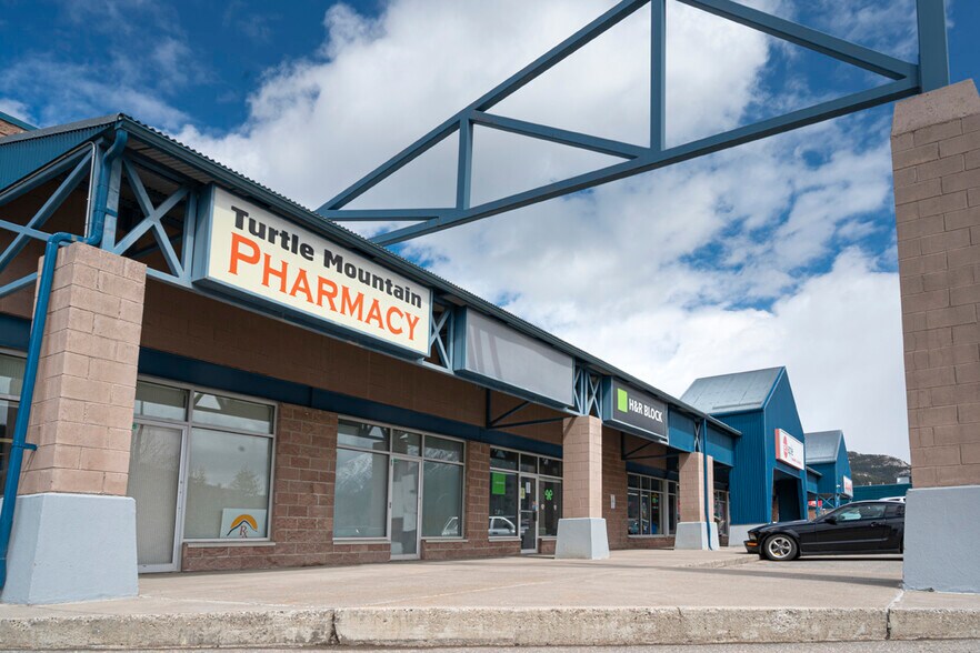 11001 20 Av, Blairmore, AB à vendre - Photo du bâtiment - Image 3 de 39