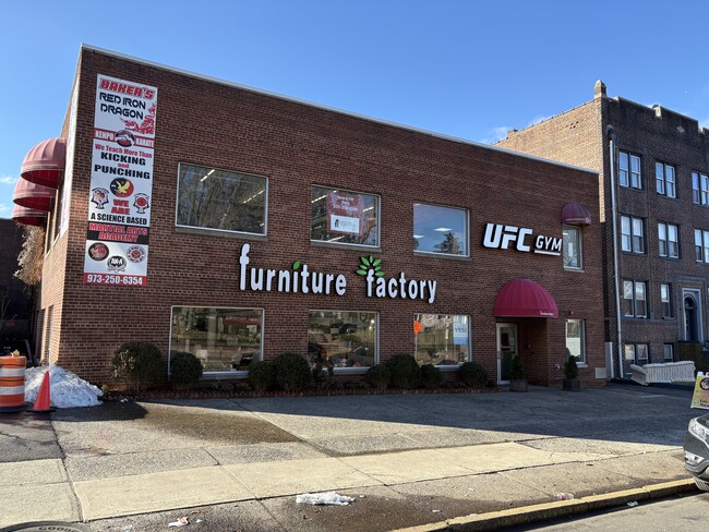 Plus de détails pour 498 Main St, Orange, NJ - Bureau/Commerce de détail à louer