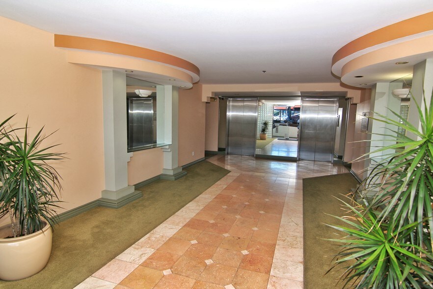 565 Pearl St, La Jolla, CA à louer - Photo du bâtiment - Image 3 de 3