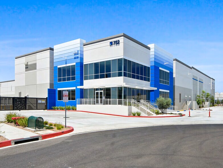 752 N Poplar St, Orange, CA à louer - Photo du bâtiment - Image 2 de 11