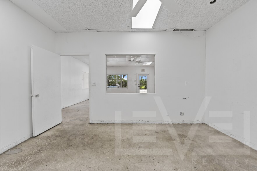 3932 NE 5th Ave, Oakland Park, FL à louer - Photo du bâtiment - Image 3 de 16