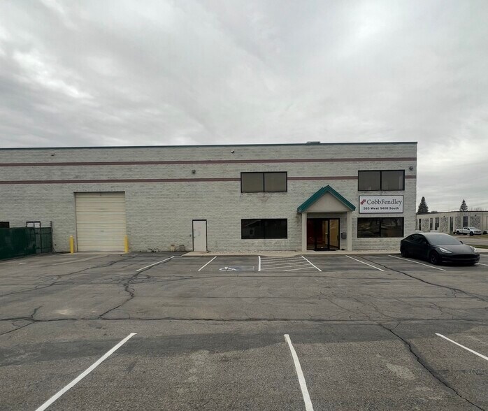 585-597 W 9400 S, Sandy, UT à louer - Photo du bâtiment - Image 2 de 16