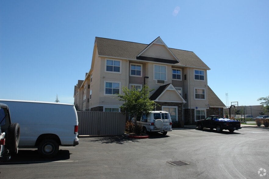 2485 Carmichael Dr, Chico, CA à vendre - Photo du bâtiment - Image 2 de 2