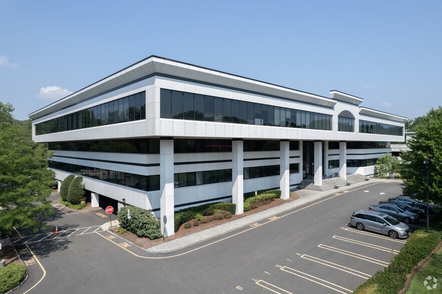 95 N State Rt 17, Paramus, NJ for lease - Building Photo - Image 1 of 10
