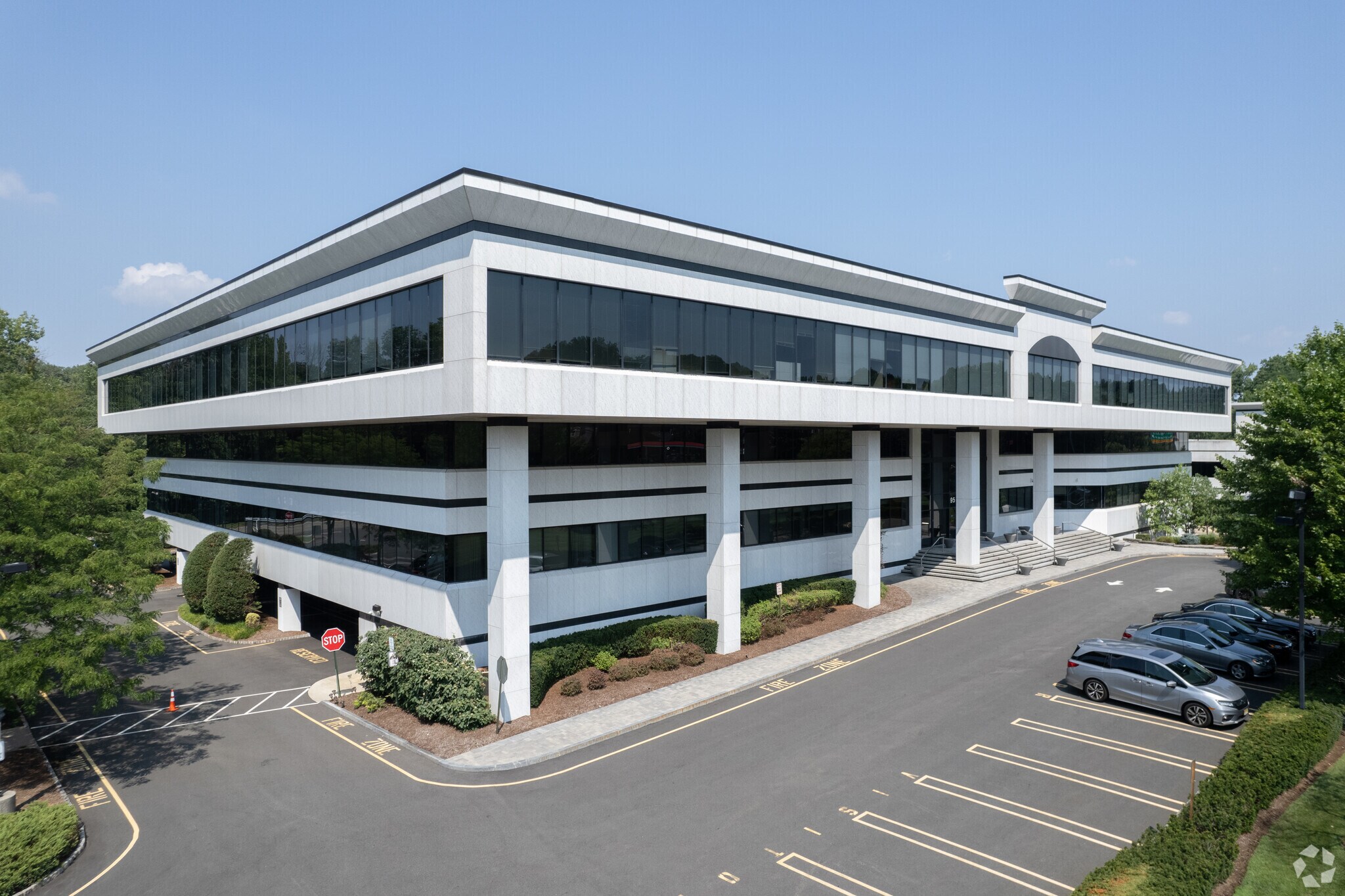 95 N State Rt 17, Paramus, NJ à louer Photo du bâtiment- Image 1 de 20
