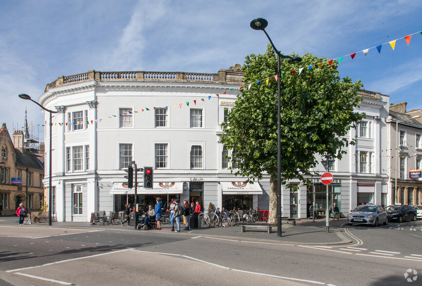 The Square, Barnstaple à louer - Photo du bâtiment - Image 2 de 6